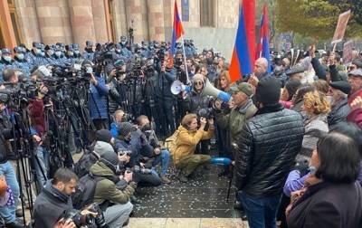 В Ереване произошли стычки протестующих с полицией
