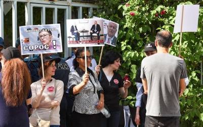 В Армении начался процесс закрытия офиса фонда Сороса