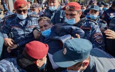 В Ереване силовики отбили штурм парламента (ВИДЕО)