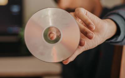 Клиент купил у дилера CD-диск за 142 тыс. рублей