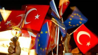 Подлодки и кредиты: Греция просит ЕС наказать Турцию