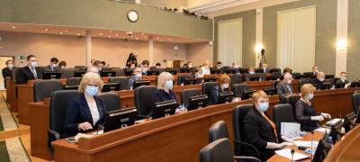 "Суммы должны быть не с потолка": поправки к бюджету от оппозиции не прошли через парламент