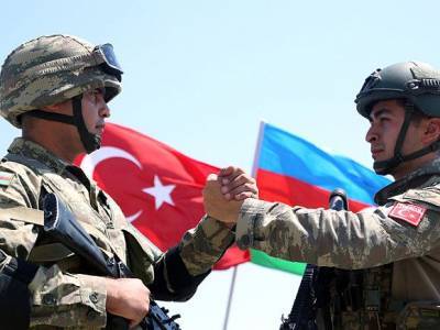 Азербайджан и Турция отпраздновали победу в Нагорном Карабахе военным парадом с трофеями (фото)
