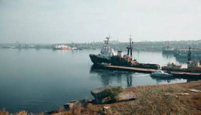 Власника судна "Аметист" та АМПУ зобов’язали прибрати нафту з акваторії: Держекоінспекція