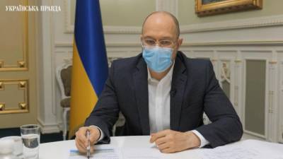 Премьер Украины оценил вероятность закупки российской вакцины от COVID-19