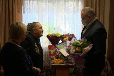 Тамбовчанку со 100-летним юбилеем поздравил Максим Косенков