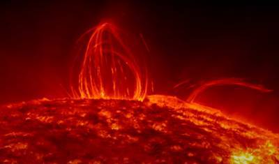 Ученые показали уникальный снимок солнечного пятна в форме сердца