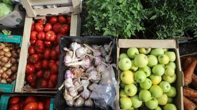 Власти Москвы прокомментировали запрет на поставки томатов и яблок из Азербайджана