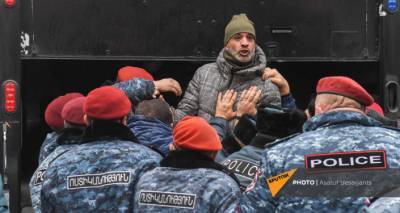 Акция протеста в Ереване: полиция доставила в отделения 42 активиста, есть освобожденные