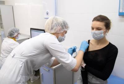 Вакцинация от коронавируса началась в Астраханской области