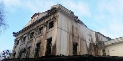 Остались только стены. Как выглядит историческое здание в центре Полтавы после масштабного пожара — фото