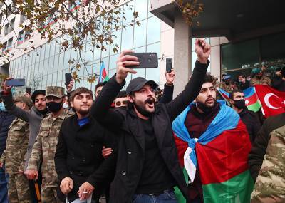 Военные в Баку промаршировали перед Алиевым и Эрдоганом