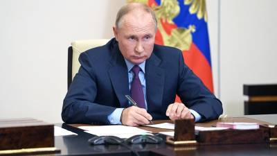 Путин призвал «не стрелять себе в ногу» из-за цензуры зарубежного интернета