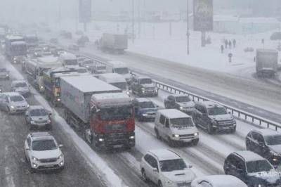 Из-за ухудшения погоды в трех регионах Украины ограничивают движение грузовиков и автобусов, - ГСЧС