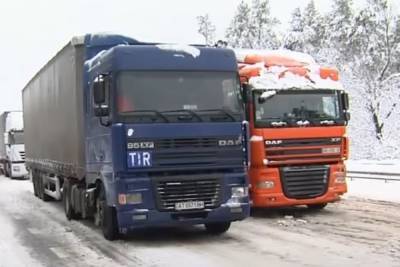 В Украине частично перекрывают движение грузовиков и автобусов, кого коснется