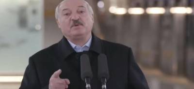 Взбешенный Лукашенко намекнул, что Россия должна защитить его с сыном