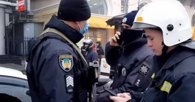 В центре Одессы мужчина угрожал взорвать гранату в McDonalds