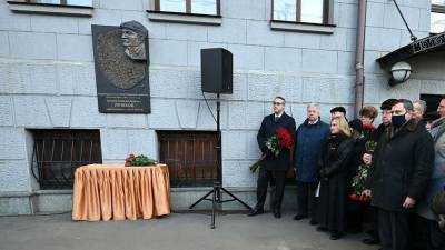 В центре Москвы установили мемориальную доску бывшему мэру