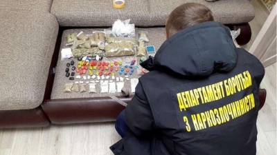 В Сумах преступники распространяли наркотики и психотропы через Telegram-канал