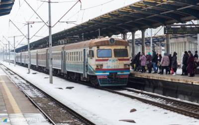 Поезда не остановят при январском карантине: УЗ напомнила правила