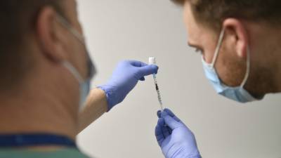 Гинцбург предупредил об опасности вакцины Pfizer для аллергиков
