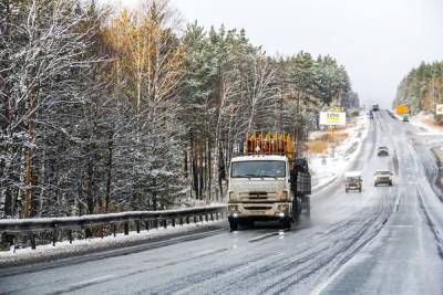 В трех областях запретили движение грузовиков из-за погоды