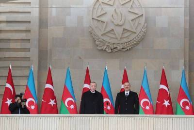 Эрдоган на параде азербайджанских войск в Баку сказал, что Армении нужны новые лидеры
