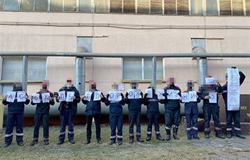 Белорусские строители поддержали минчан, написавших «Не забудем» на мемориале Тарайковского