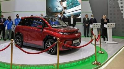 КАМАЗ показал первый серийный электромобиль в России