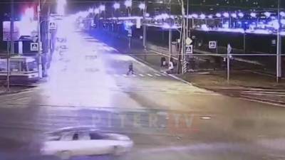 Видео: ДТП на перекрестке улицы Маршала Жукова и Петергофского шоссе