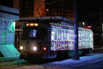 Новогодний трамвай выехал на улицы курортного Пятигорска