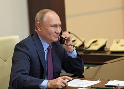 Путин позвонил пенсионерке, которая хотела с ним пообщаться