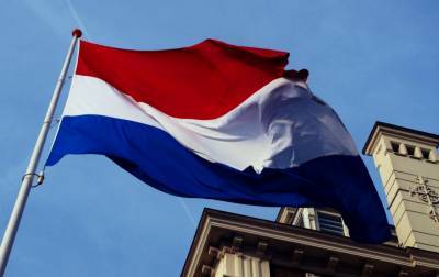 Нидерланды обвинили двух российских дипломатов в шпионаже и выслали их из страны
