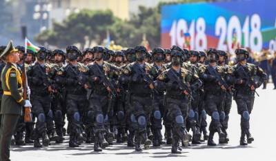 Мощь и сила армии Азербайджана: украинские пользователи создали микс лучших кадров ​военного парада в Баку