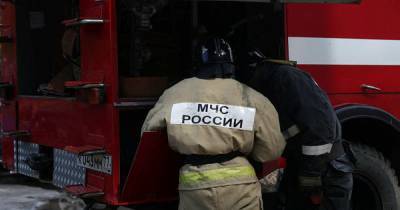 Кровля обрушилась в горящем центре ФМБА в Красногорске