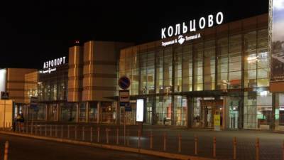 Из-за смерти пассажира самолет экстренно сел в Екатеринбурге