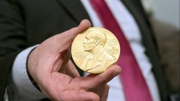 Роджер Пенроуз - Чарльз Райс - В Швеции вручили Нобелевские премии 2020 года - vologda-poisk.ru - США - Англия - Швеция - Стокгольм