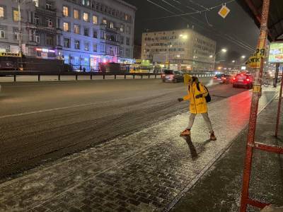 В Киеве из-за гололеда на дорогах зафиксировали 127 ДТП: видео