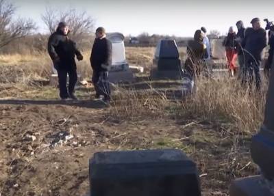 На Украине старинное еврейское кладбище распахали под засев зерновых культур