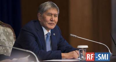 Алмазбека Атамбаева оставили под стражей, хотя приговор отменен