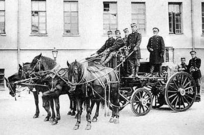 Первая в России пожарная команда была основана в Санкт-Петербурге 218 лет назад