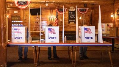 Четыре «колеблющихся» штата отвергли претензии по проведению выборов