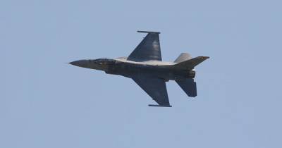 Пилот погиб при крушении истребителя F-16 в США