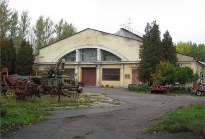Петербургский университет оштрафован за ненадлежащий уход за гаражом Николая II