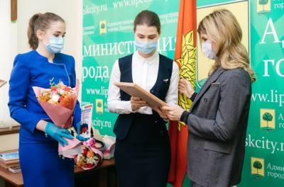 Евгения Уваркина вручила паспорта юным липчанам
