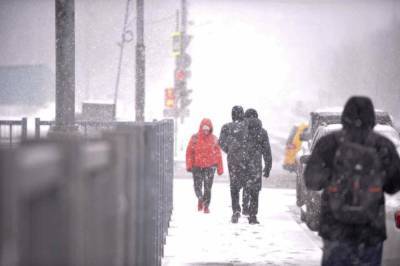 Россиянам объяснили, почему не стоит носить маску на улице в мороз