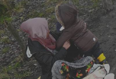 Фото: попрошаек в Кудрово подозревают в использовании чужих детей