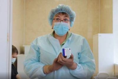 Минздрав показал на видео, как проходит вакцинация от коронавируса в Кузбассе