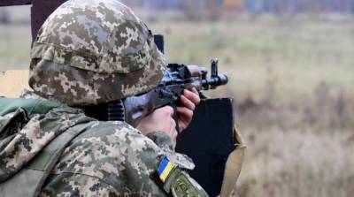 Боевики 8 раз открывали огонь по украинским позициям на Донбассе