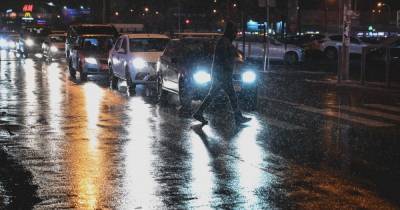 Накануне из-за дождя с мокрым снегом украинские дороги сковала сильная гололедица